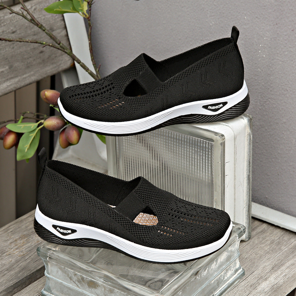 MIA COMFORT SNEAKER
