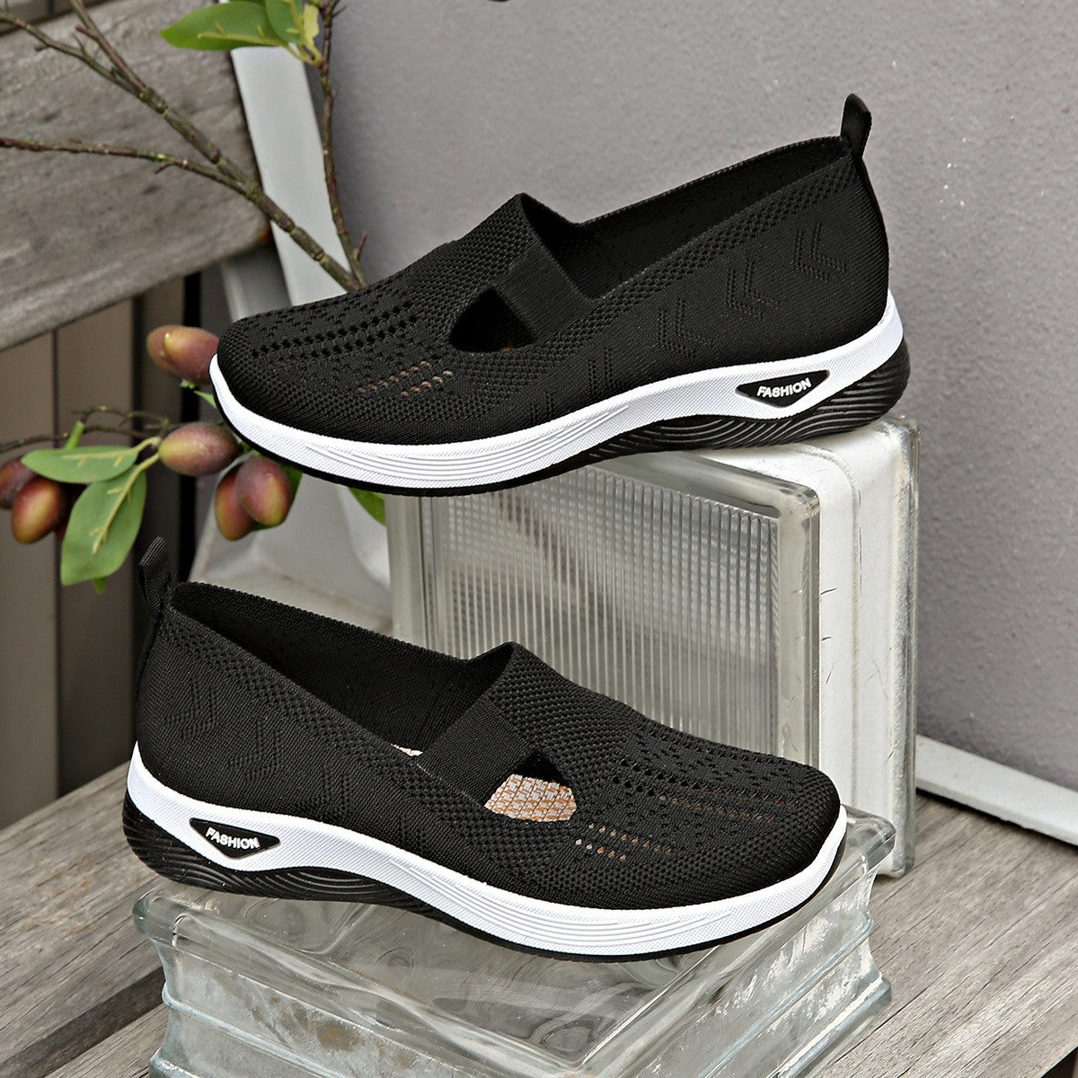 MIA COMFORT SNEAKER