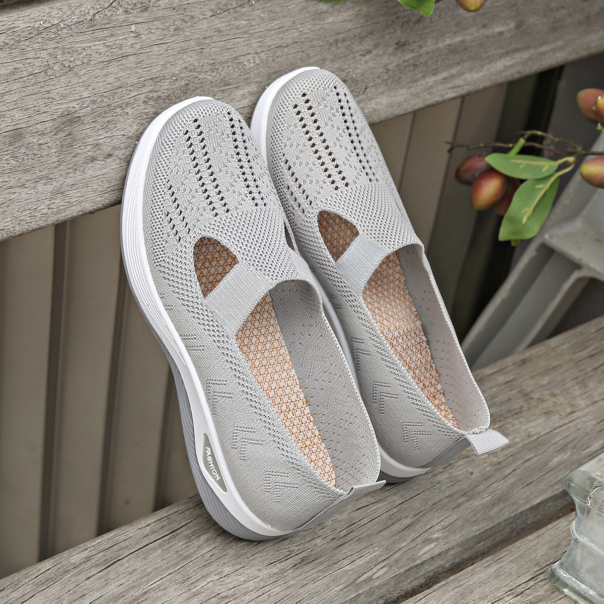 MIA COMFORT SNEAKER