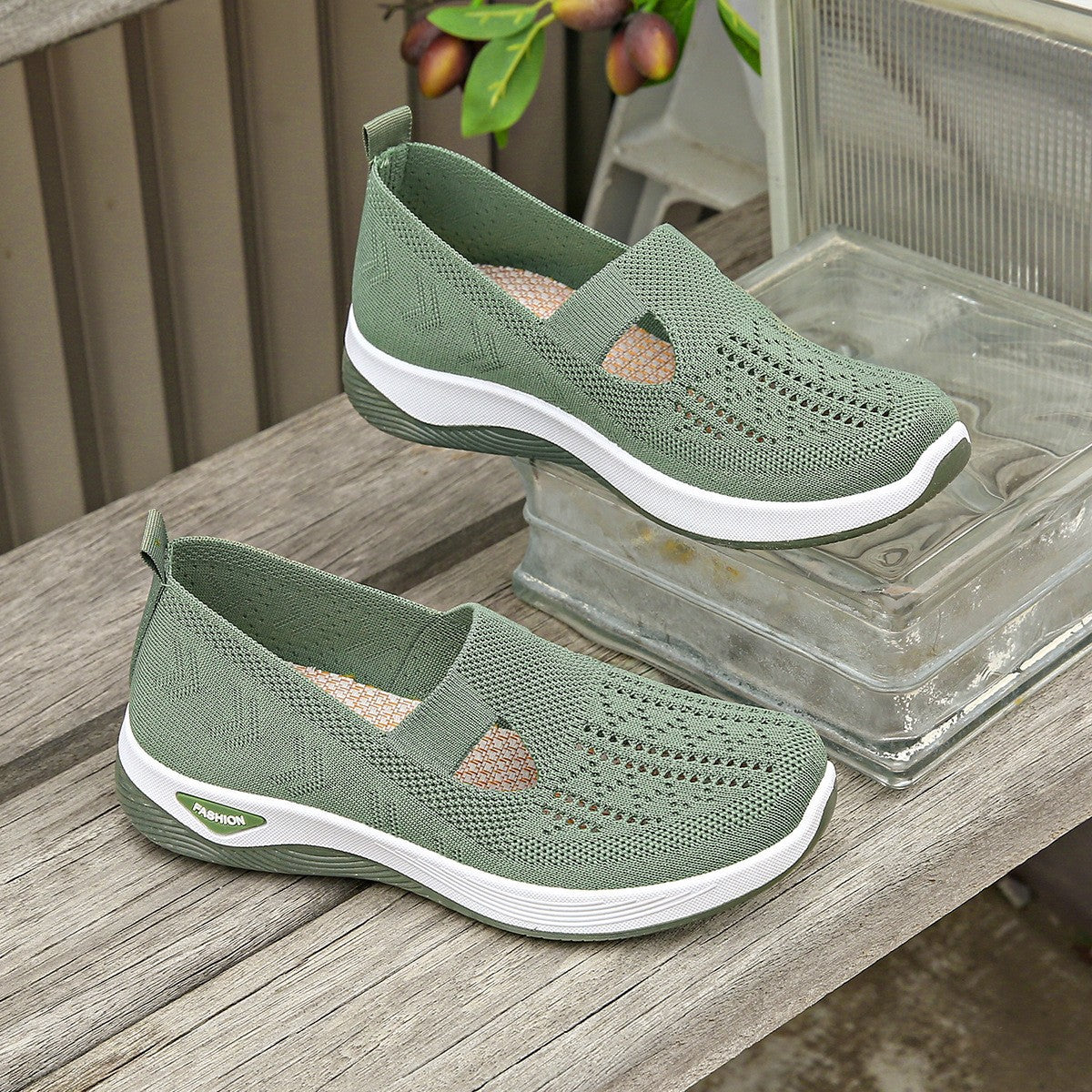 MIA COMFORT SNEAKER